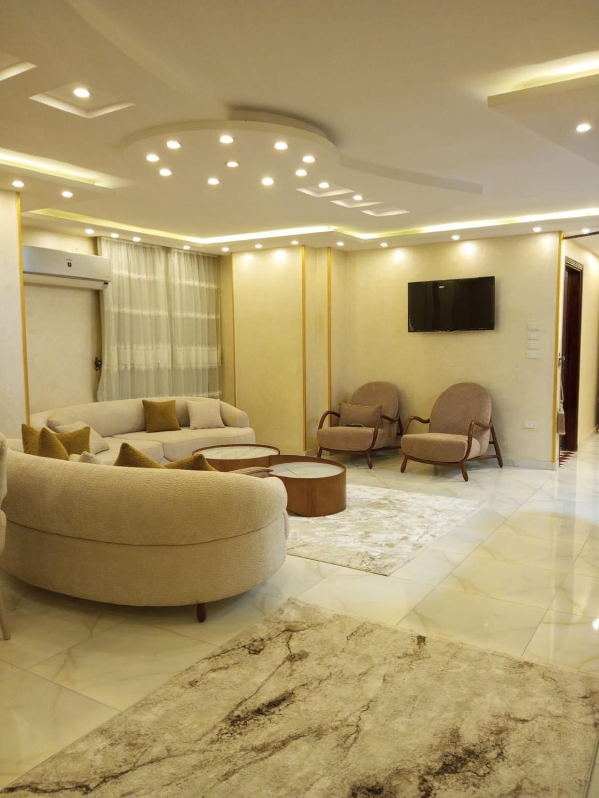 ارقي شقه فندقيه بالمنصوره واطلاله كامله علي النيل Talkha Exterior photo